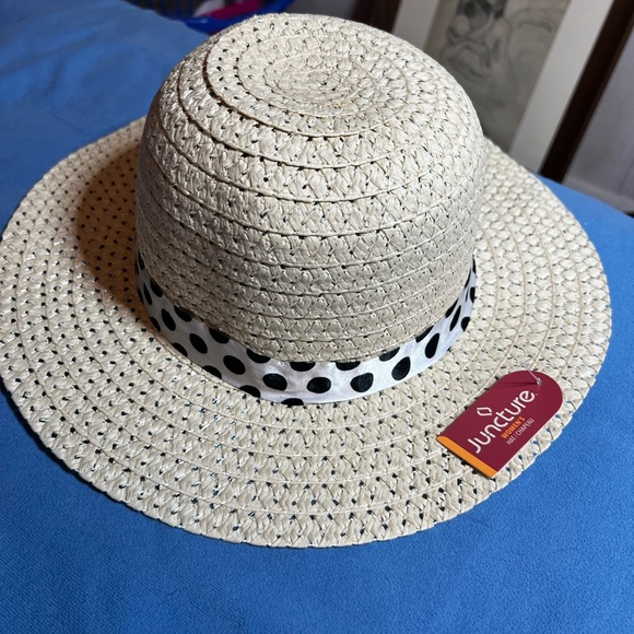 Ladies small straw sun hat. Not for a larger head . - Picture 4 of 4